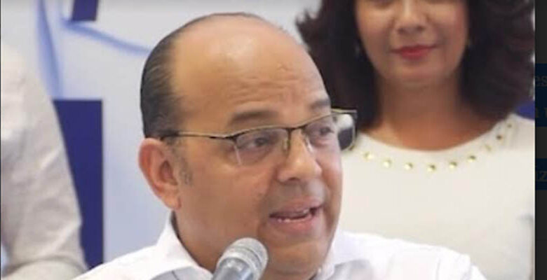 Ludwig Álvarez truena contra el PRM tras anunciar reservas a diputados