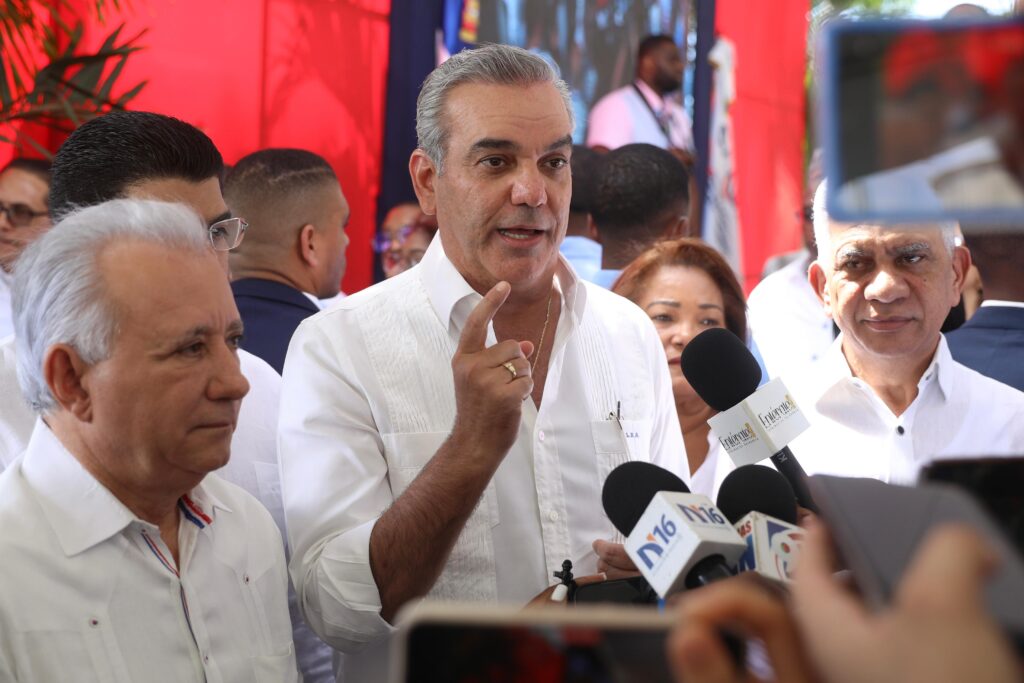 Abinader a la oposición: «Deben aceptar que están derrotados en las municipales y las presidenciales»