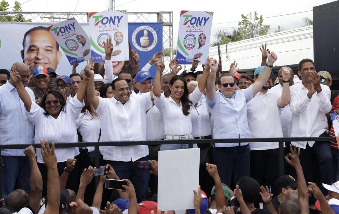 Tony Marte retira su candidatura para apoyar a Betty Gerónimo