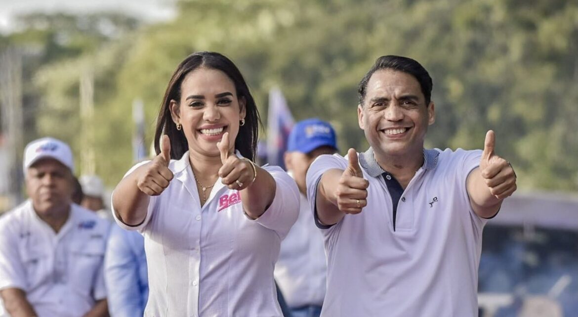 Betty Geronimo dice alcalde Carlos Guzman solo se dedica a limpiar las entradas del municipio