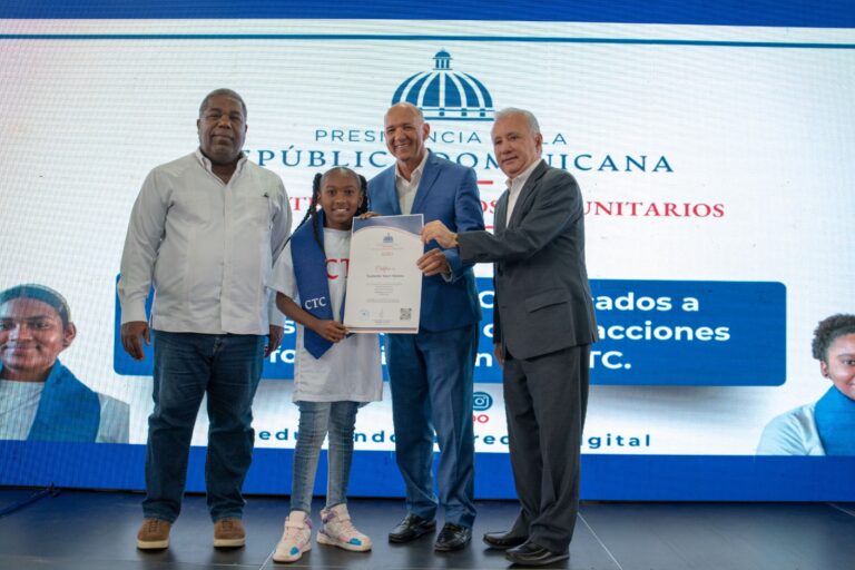 CTC certifica 900 jóvenes en distintas áreas tecnológicas.