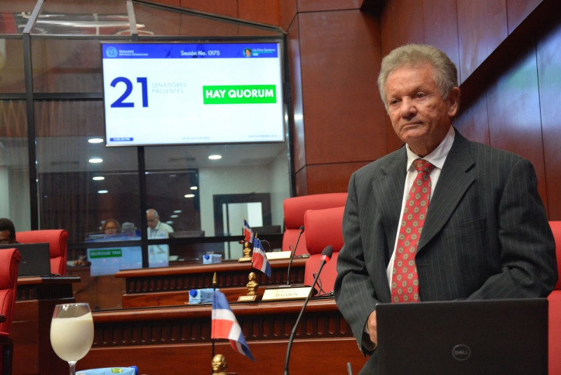 Renuncia senador de la Fuerza Pueblo Virgilio Cedano