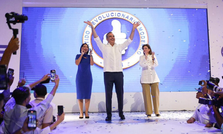 Luis Abinader llama a los perremeístas a salir a las calles