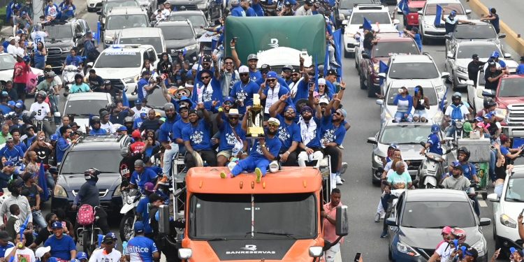 Licey pinta de azul la ciudad celebrando bicampeonato