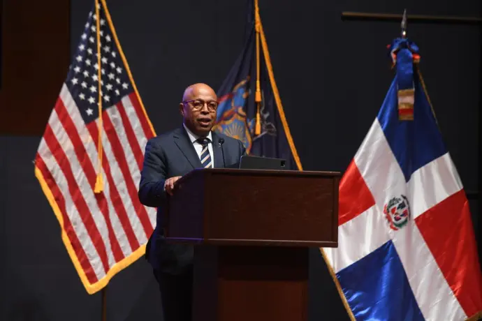 Alfredo Pacheco diserta en conferencia anual Dominicanos en el Capitolio