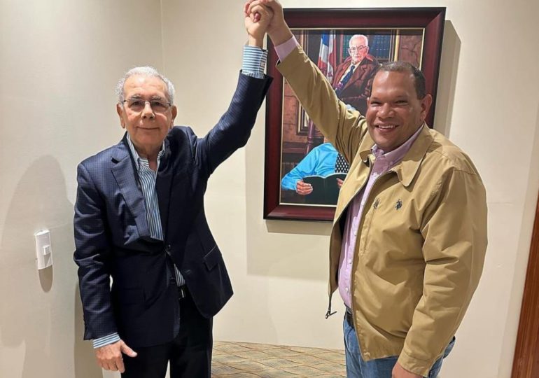 Danilo Medina llama a votar masivamente por alcalde Carlos Guzmán en elecciones del 18 de febrero