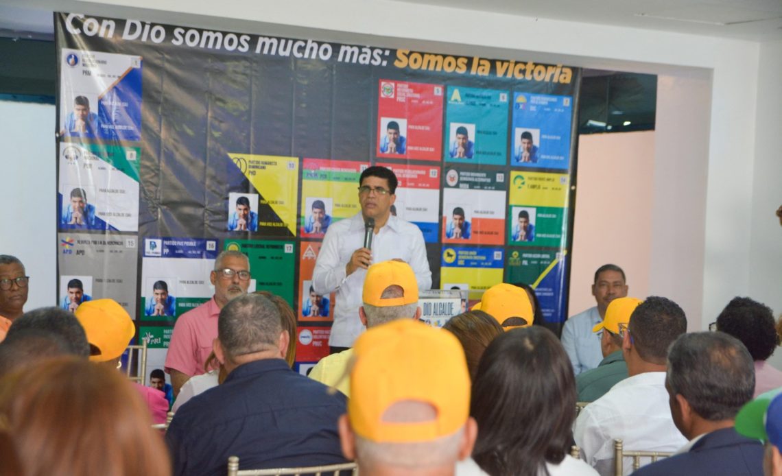 Dío Astacio recibe el apoyo de 23 partidos y movimientos