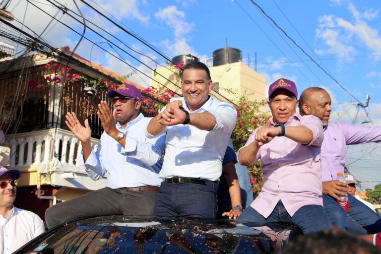 Luís Alberto muestra sus musculos en circunscripción número uno de SDE