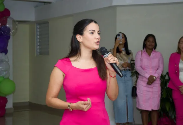 Esposa de Carlos Guzmán dice alcalde trabaja y seguirá trabajando por el bien común de SDN