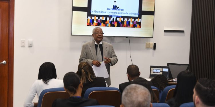 Senado capacita en ortografía a sus colaboradores