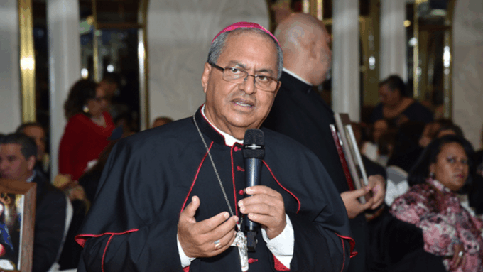 Vaticano estaría investigando al obispo Benito Ángeles por agresión sexual
