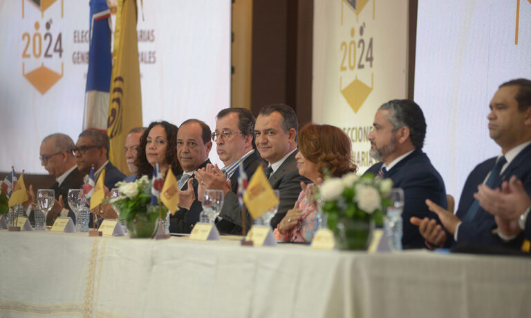 La JCE presenta el proceso electoral manual y técnico