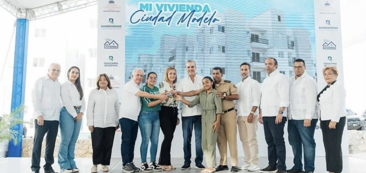 Gobierno entrega más de 200 apartamentos en Santo Domingo Norte