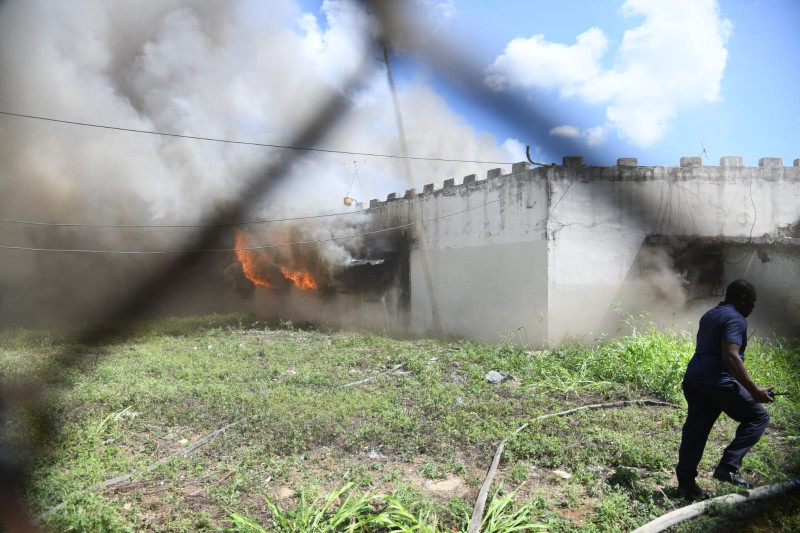 Aumentan a 10 los asistidos en Unidad de Quemados y el Ney Arias Lora tras incendio en cárcel La Victoria