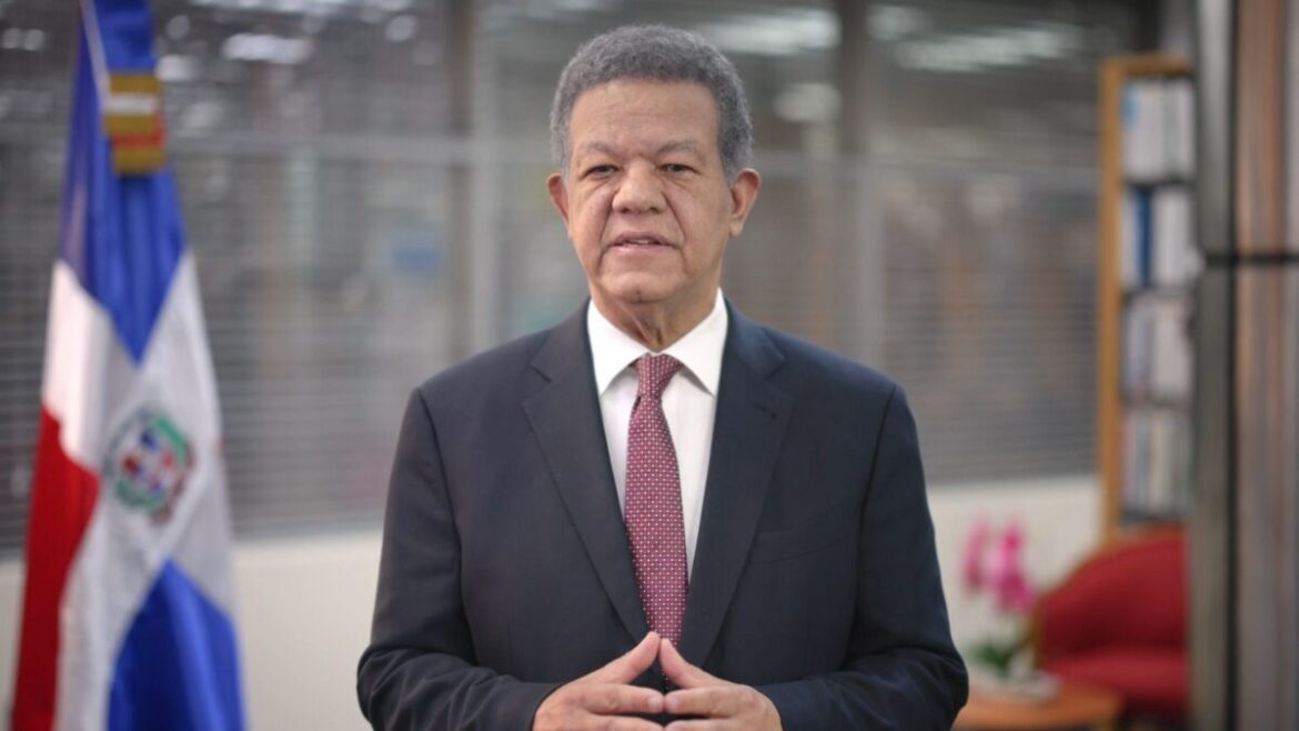 Leonel Fernández celebra decisión del presidente Abinader de retirar reforma fiscal