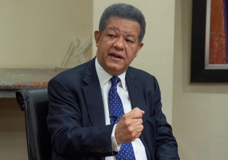 Leonel felicita a los periodistas dominicanos; “contribuyen al fortalecimiento de la democracia”