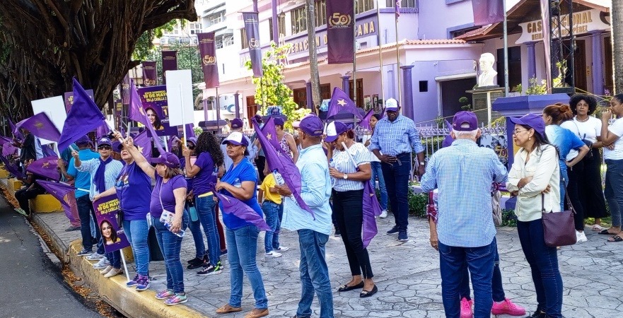 PLD afirma que recibe el “respaldo” del pueblo en los toques de banderas