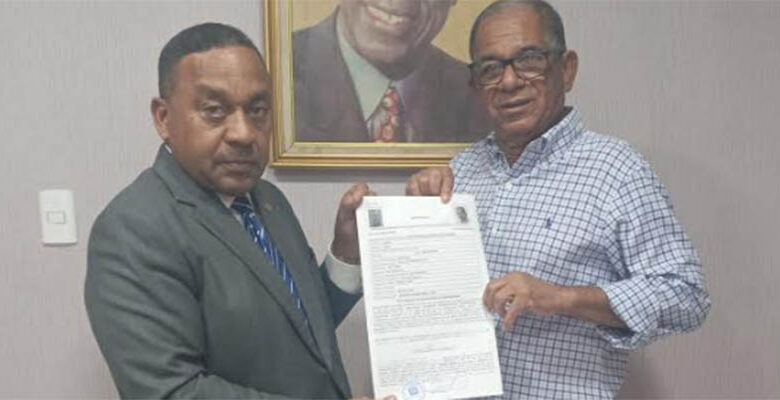 Jorge Frías  formaliza candidatura a diputado por circunscripción 2 de SDE