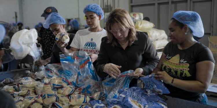 Plan Social informa entrega más de 800 mil kits habichuelas con dulces
