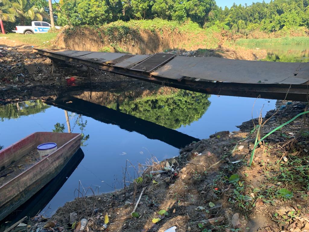 Protestan en demanda de construcción de puente en Cancino Adentro, SDE