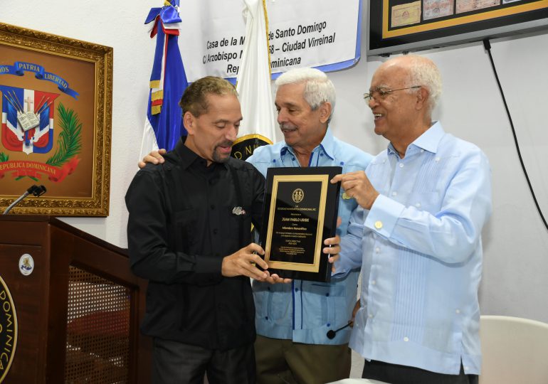 Presidente de Efemérides Patrias recibe distinción de la Sociedad Numismática Dominicana