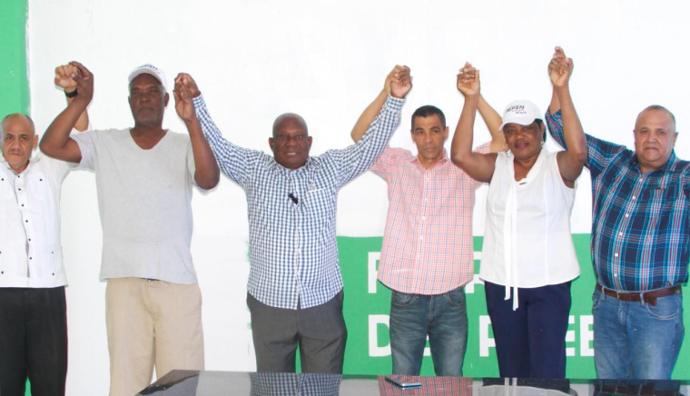 Entregan comando de campaña de la FP en SDE al PRM para campaña reeleccionista de Abinader