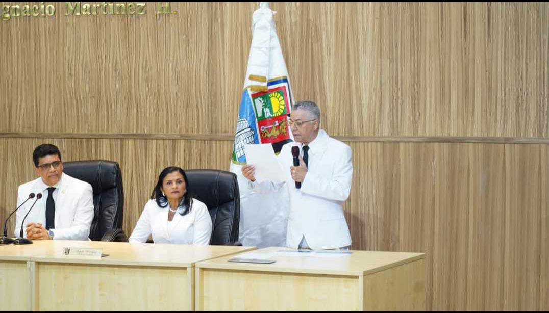 “El desorden puede empezar ahorita, pero tienen que esperar que yo me vaya”, Manuel Jiménez entrega mando a Dío Astacio