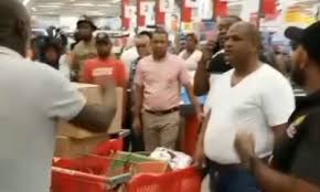 Arrestan a tres mujeres cuando intentaron comprar en un supermercado con 89 tarjetas Supérate