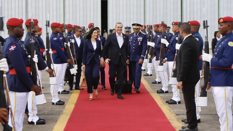 Presidente Abinader ya está en el país tras asistir a graduación de su hija menor