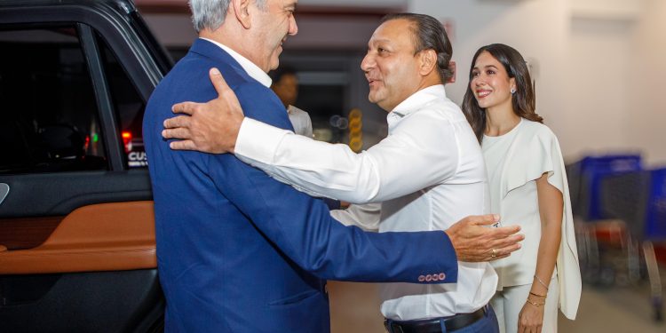 Presidente Abinader se reúne con Abel Martínez