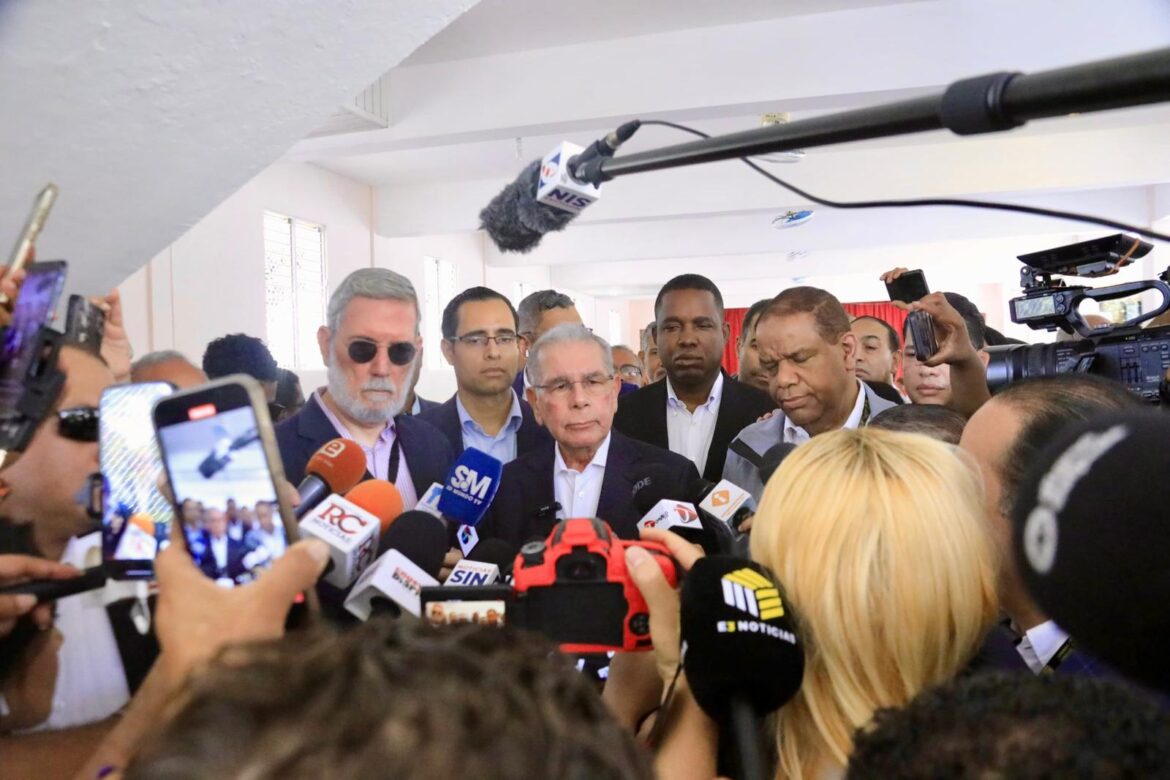 Danilo Medina denuncia compras de cédulas en las elecciones presidenciales