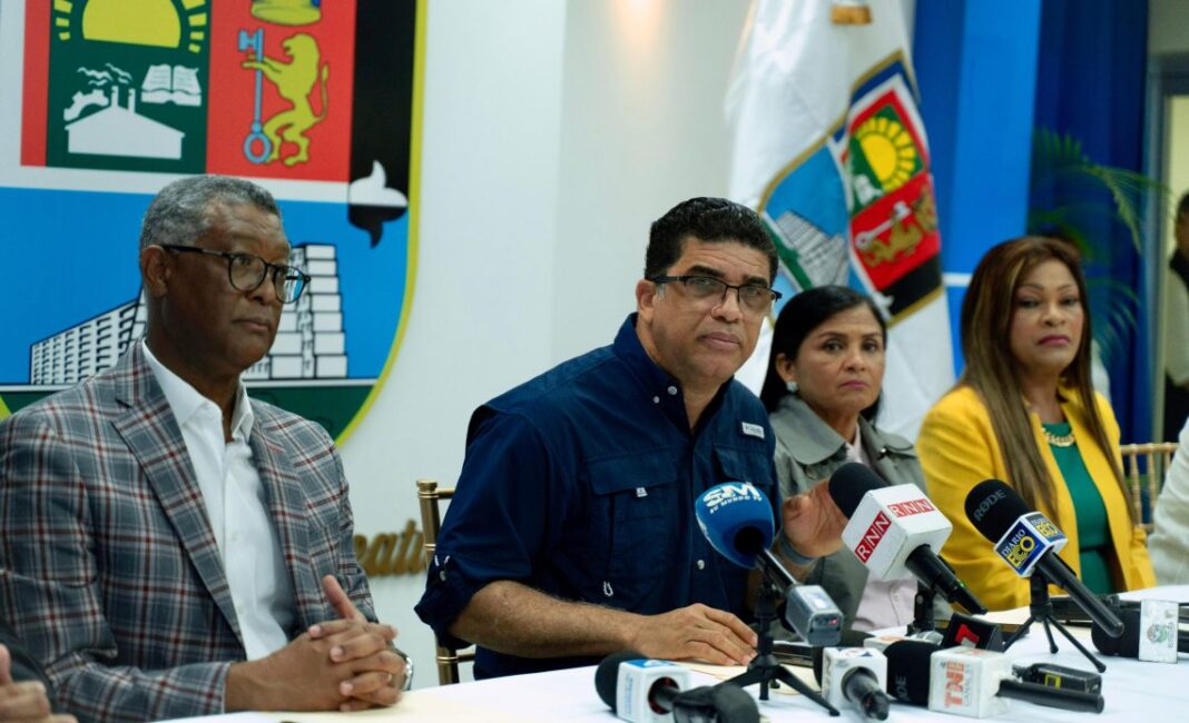 Alcaldía SDE se reune con Comité de Emergencia para poner en marcha medidas preventivas ante paso de vaguada