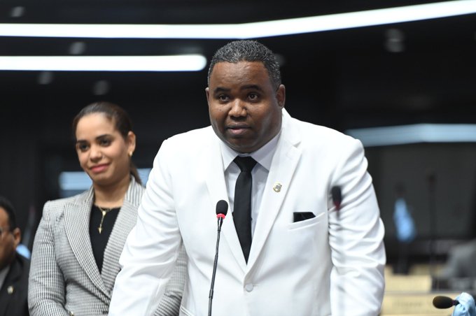 Joel Cabrera Núñez se juramentó como diputado en reemplazo de Betty Gerónimo