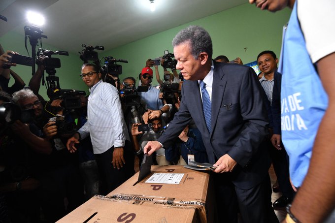 Leonel Fernández: No hay incidentes de gran magnitud, único incidente fue una tinta que se botó…