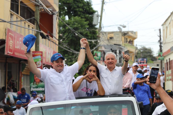 José Paliza encabeza multitudinaria marcha caravana en Santo Domingo Norte