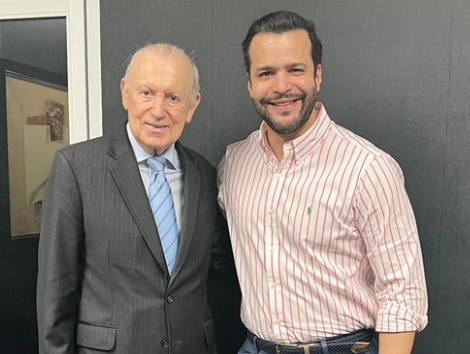 Rafael Alburquerque cede su posición en la Fuerza del Pueblo a Rafael Paz