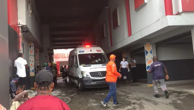 Cuatro muertos tras incendio en hotel Cabaña La Vía en Las Américas