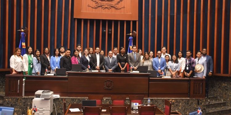 Observadores electorales de seis países LA visitan Senado RD
