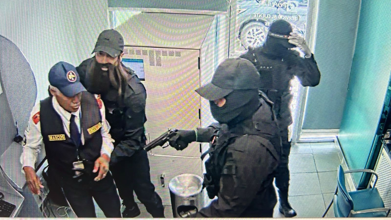 Jorge Luis Estrella utilizó un acento extranjero durante atraco al Popular, según expediente del Ministerio Público