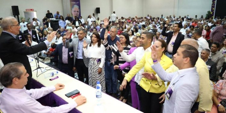 PLD juramenta a los integrantes de la Comisión Organizadora de su X Congreso Ordinario