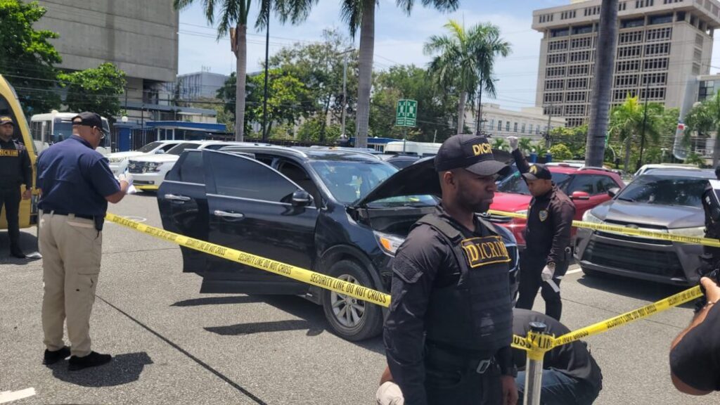 Llevan al Palacio PN yipeta utilizada en asalto al Popular; se habla de un quinto implicado