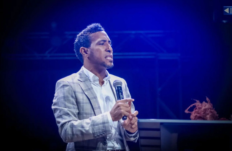 El pastor Johan Castillo pensó dejar la iglesia hace unos años por cometer “acto pecaminoso”