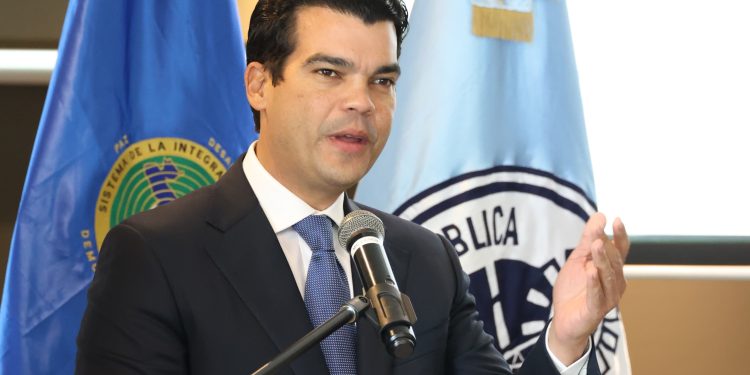 Wellington Arnaud asume presidencia del FOCARD-APS