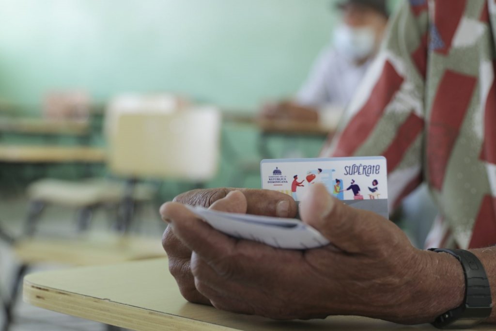 Convocan a más de 200 mil beneficiarios a cambiar tarjeta de banda a chip