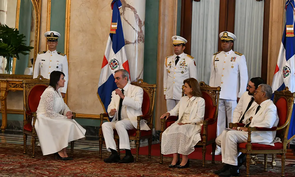 Presidente Abinader recibe las credenciales de siete embajadores