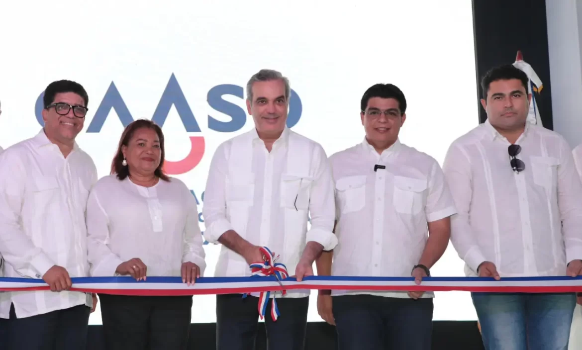 Gobierno entrega remozada planta de tratamiento de Hainamosa e inaugura carretera