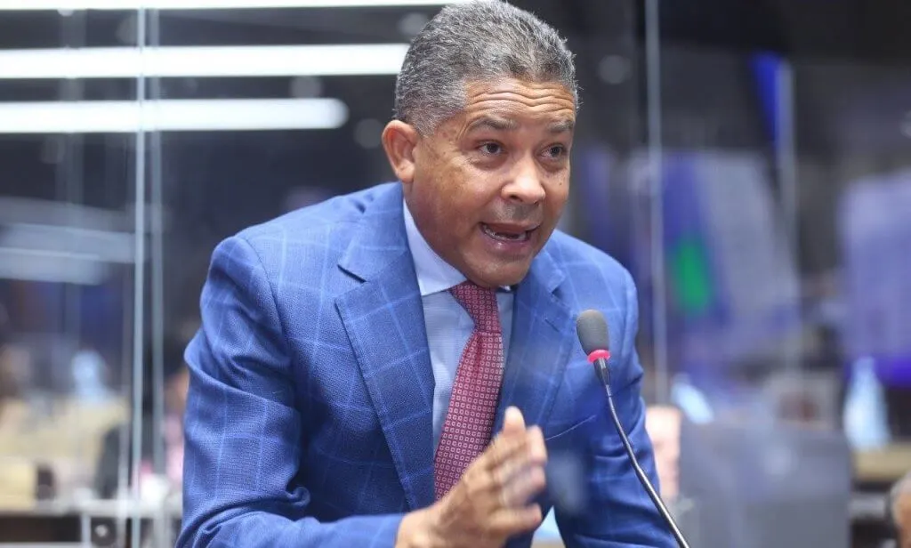 Diputado Eugenio Cedeño dice no se disculpará por declaraciones sobre violaciones sexuales