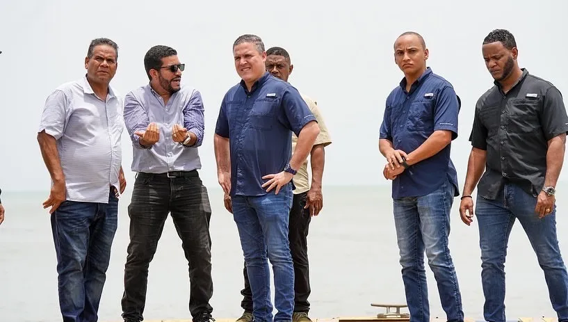 Jean Luis Rodríguez supervisa muelles tras paso de huracán Beryl