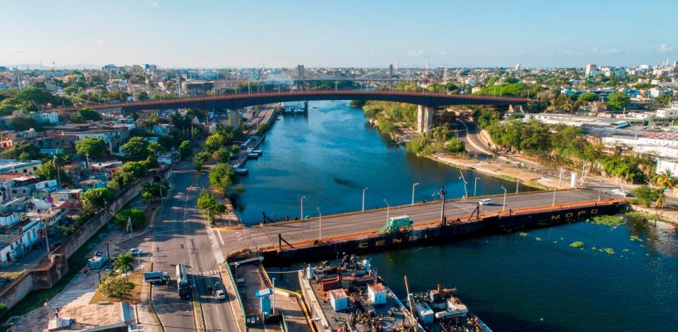 Obras Públicas cerrará el sábado el Puente Flotante para dar paso a embarcación