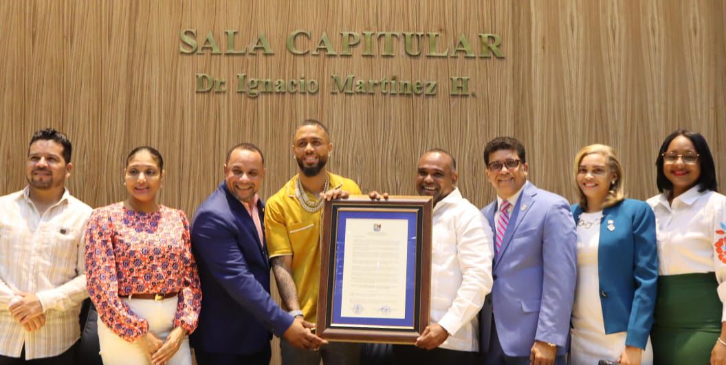 Concejo de Regidores SDE reconoce a DJ Adonis